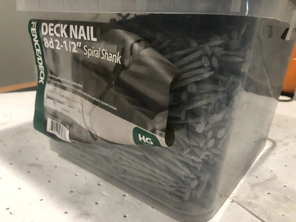 Huttig Grip 8D Fence deck nails 2 1/2″ spiral shenk 50 lb HGN8HGSTDKBK