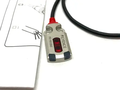 PR-FB15N3 | Keyence  Self-Contained Flat Reflective Photoelectric Sensor - Used