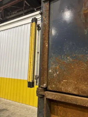 60" X 48" X 30" GENERAL HYDRAULICS DOUBLE DOOR VERTICAL HYDRAULIC BALER: STOCK #23657