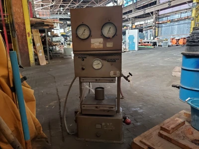 PHI 12.5" x 9.5" Hydraulic Press