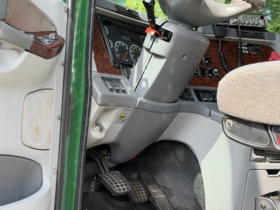 Used 2006 FREIGHTLINER COLUMBIA TANDEM AXLE SEMI TRUCK Conventional trucks Michigan US | Miedema Asset Management Group #1287701