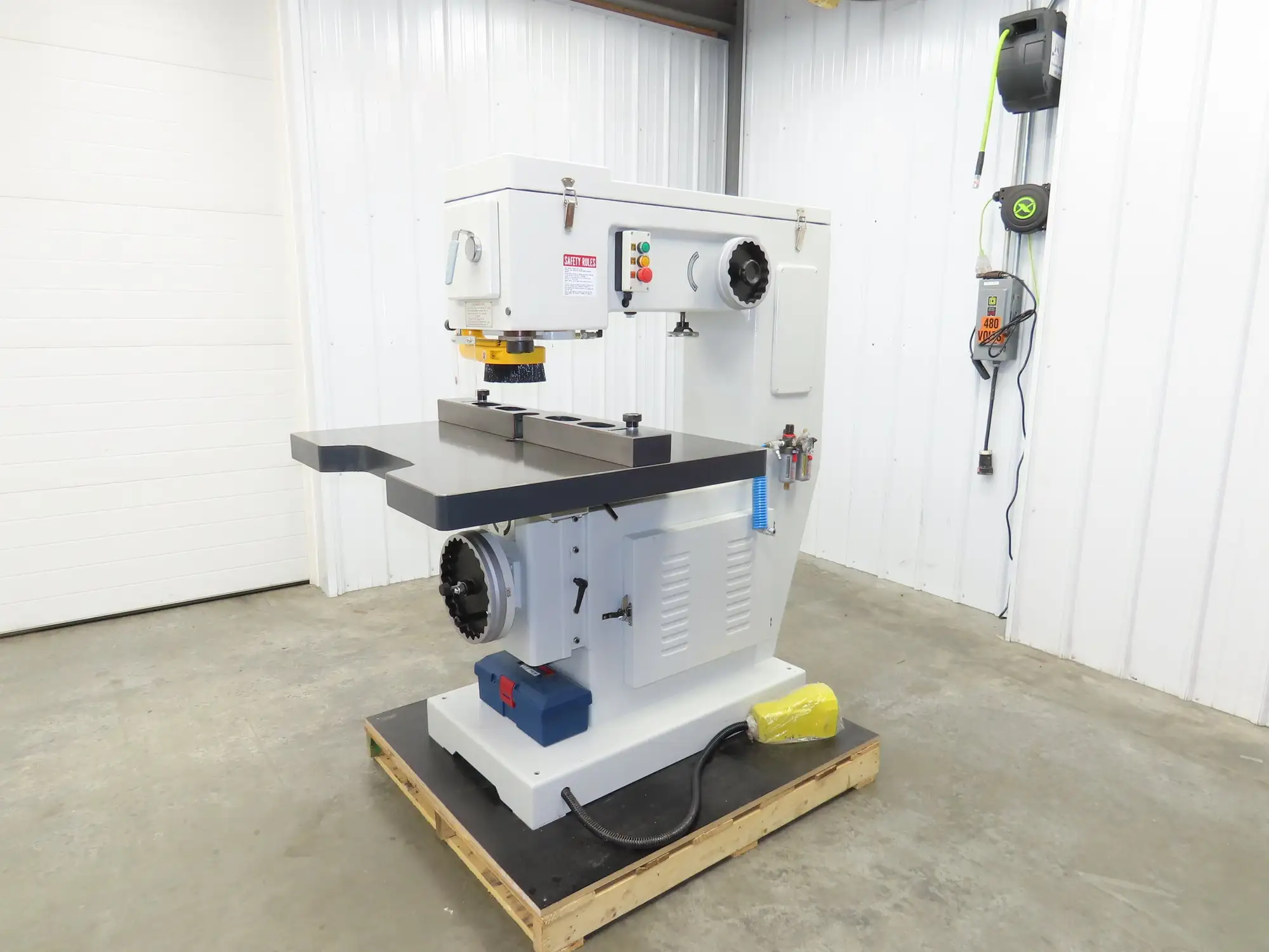 Cantek SR-750 Pneumatic Overarm Pin Router 29.5" Throat 7.5Hp 460V Motor