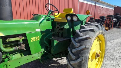 USED 1970 JOHN DEERE 2520