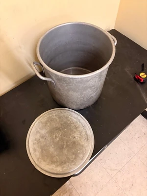 cooking pot