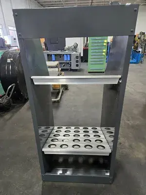 USED TOOL STAND 40 TAPER