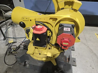 2012 Fanuc Robot R-2000i6 210FS Robotic Arm System w/ Camera System, Pallet Supports, Controllers,