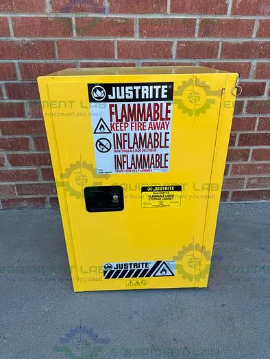 Used JUSTRITE SURE-GRIP EX 12 GALLON FLAMMABLE LIQUID STORAGE CABINET W/ SHELF, KEY Biological Safety Cabinets | Equipment Lab #486642