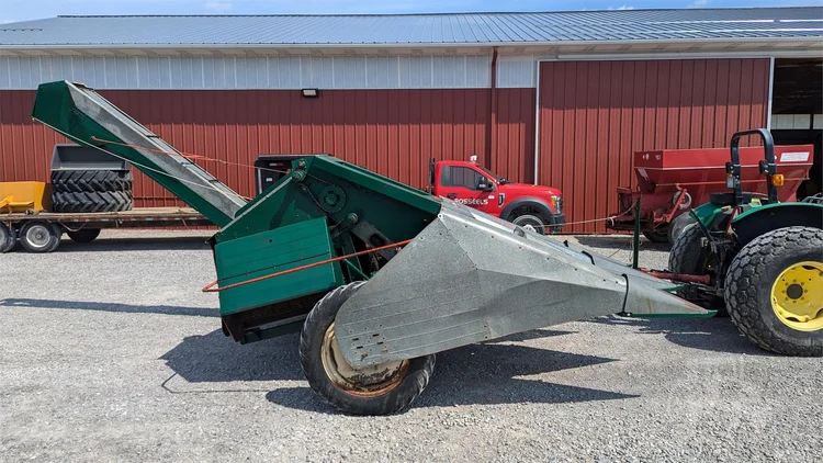 Used NEW IDEA 324 Combines Michigan US | Rosseel's Equipment Inc #720809