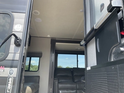 USED 2022 TRANSCEND 245RL