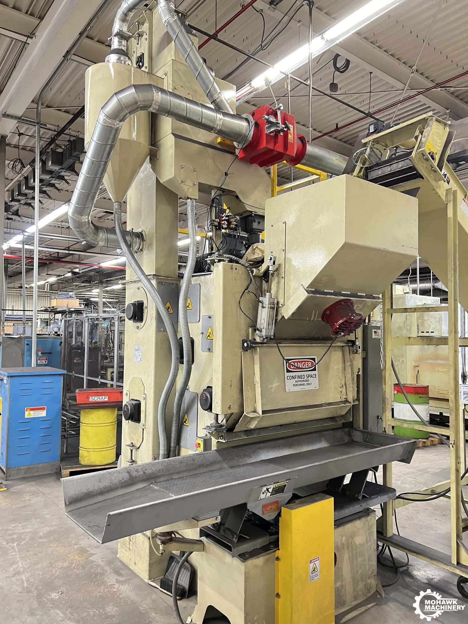 6 CU FT METFIN "SERIES I MODEL 600" BATCH-TYPE SHOT BLAST W/DUST COLLECTOR - SHAKER TABLE - 53” X 48” X 48” INSIDE CABINET DIMENSIONS - 46” RUBBER BELT - 15 HP MOTOR