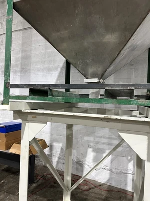 NBE SUPER SACK LOADING HOPPER