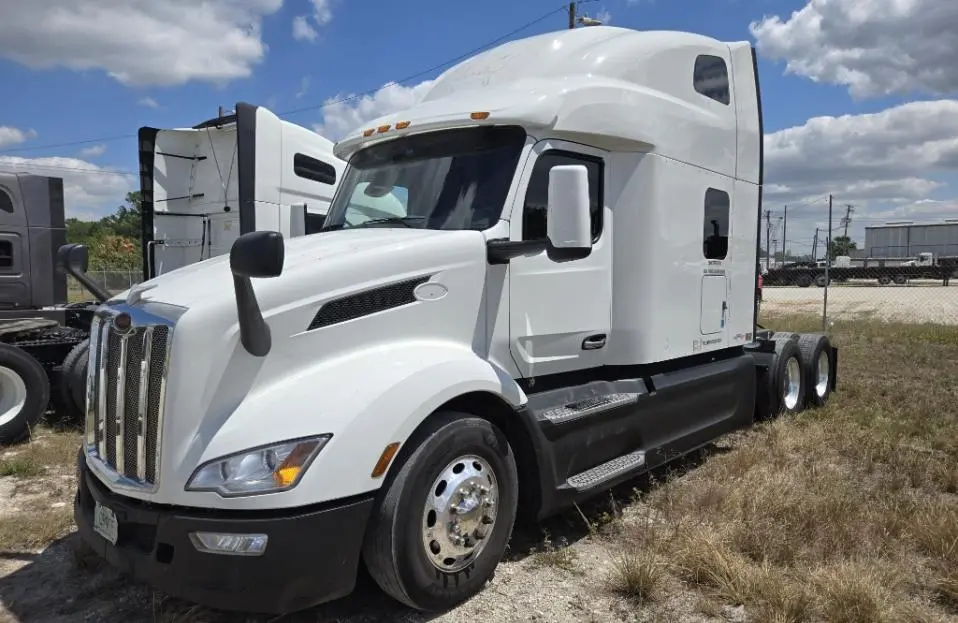 USED 2023 PETERBILT 579