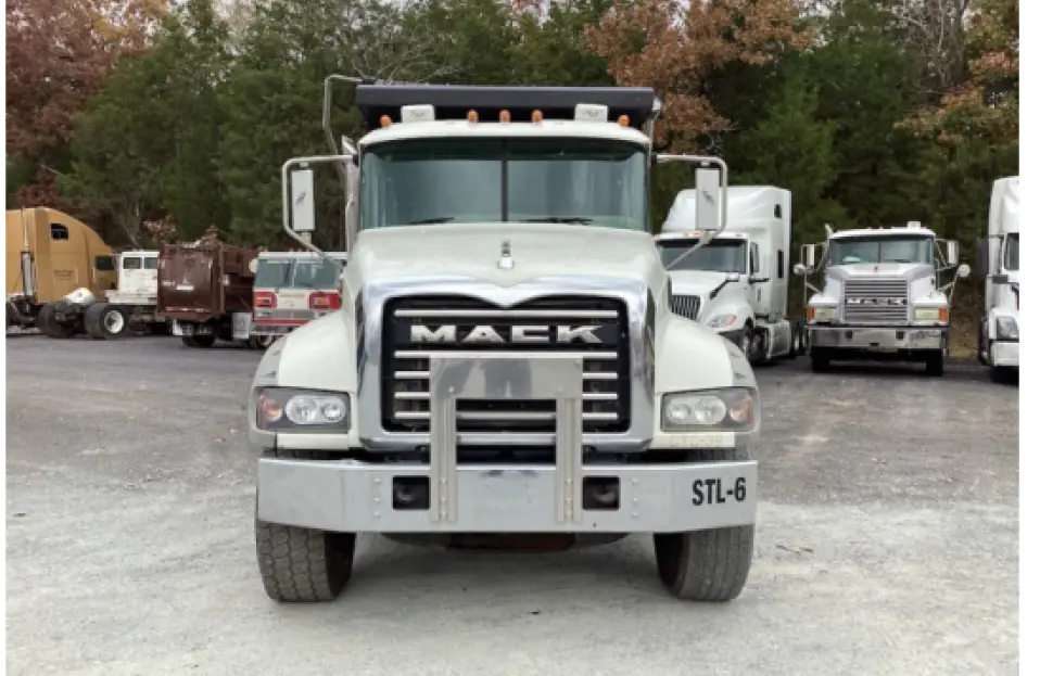 USED 2018 MACK GU713