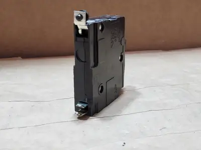 Used SQUARE D QOB120 Switchgears British Columbia CA | Lenmark #835748