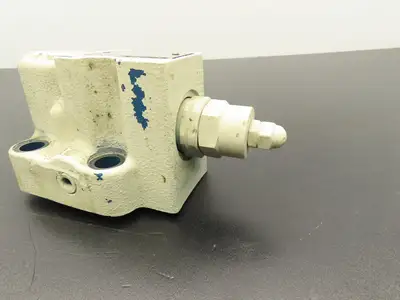 Uchida-Rexroth 10-2-40/200 Hydraulic Pressure Relief Valve L-67