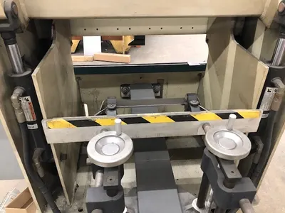 USED 1998 PREMIER 425