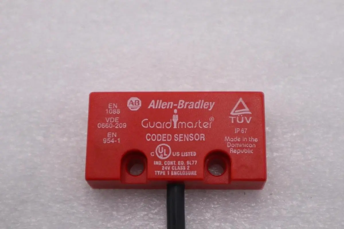 NEW OPEN BOX ALLEN BRADLEY AB 440N-Z2NRS1C GUARD MASTER STOCK L-518-C