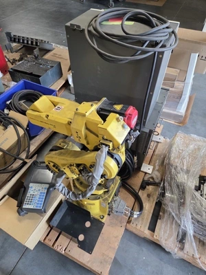 Used 2007 FANUC ARC MATE 100IB/6S 1215-B811 Robots Missouri US | Revelation Machinery #874565