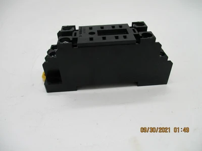 NEW Omron PYF08A-E