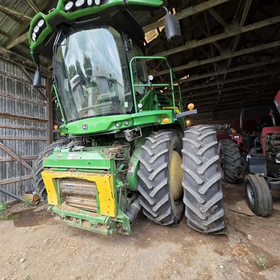 JOHN DEERE 8800 chopper | Iron Listing (18)