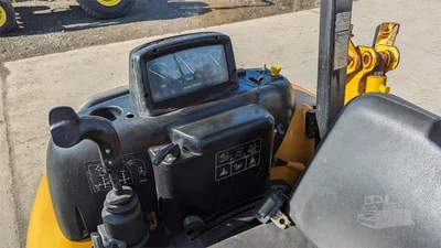 USED 2004 DEERE 110