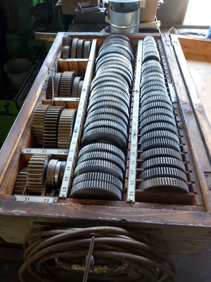 KOMSOMOLETZ Semi-automatic Gear Shaper, in very working condition, visible under power, VIDEOS