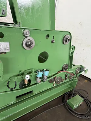 8,000 LB X 18" X .250" REGAL COIL CRADLE & STRAIGHTENER. STOCK #1226924