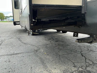Used 2017 WILDWOOD LODGE 394FKDS Campers, Caravans, Motorhomes Michigan US | Miedema Asset Management Group #1402838