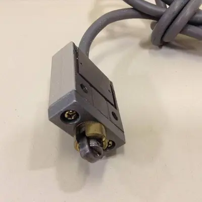 USED OMRON D4C-9049