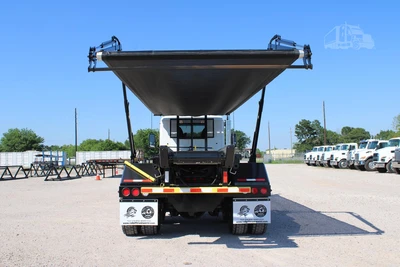 New | in-Stock 2027 PETERBILT 548 Hooklifts & Roll-Offs Texas US | Roll Off Truck World #1492004