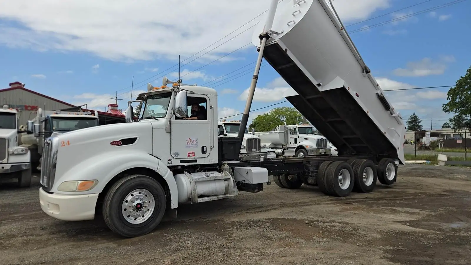 USED 2013 PETERBILT 386
