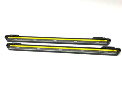 USED KEYENCE FLAT TYPE LIGHT CURTAIN SET, 20-BEAM AXES, RECEIVER & TRANSMIT.