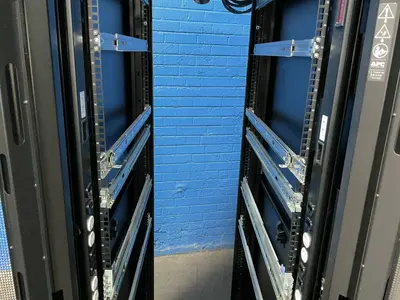 Used APC _UNKNOWN_ Cabinets Ohio US | HGR 24 #1787266