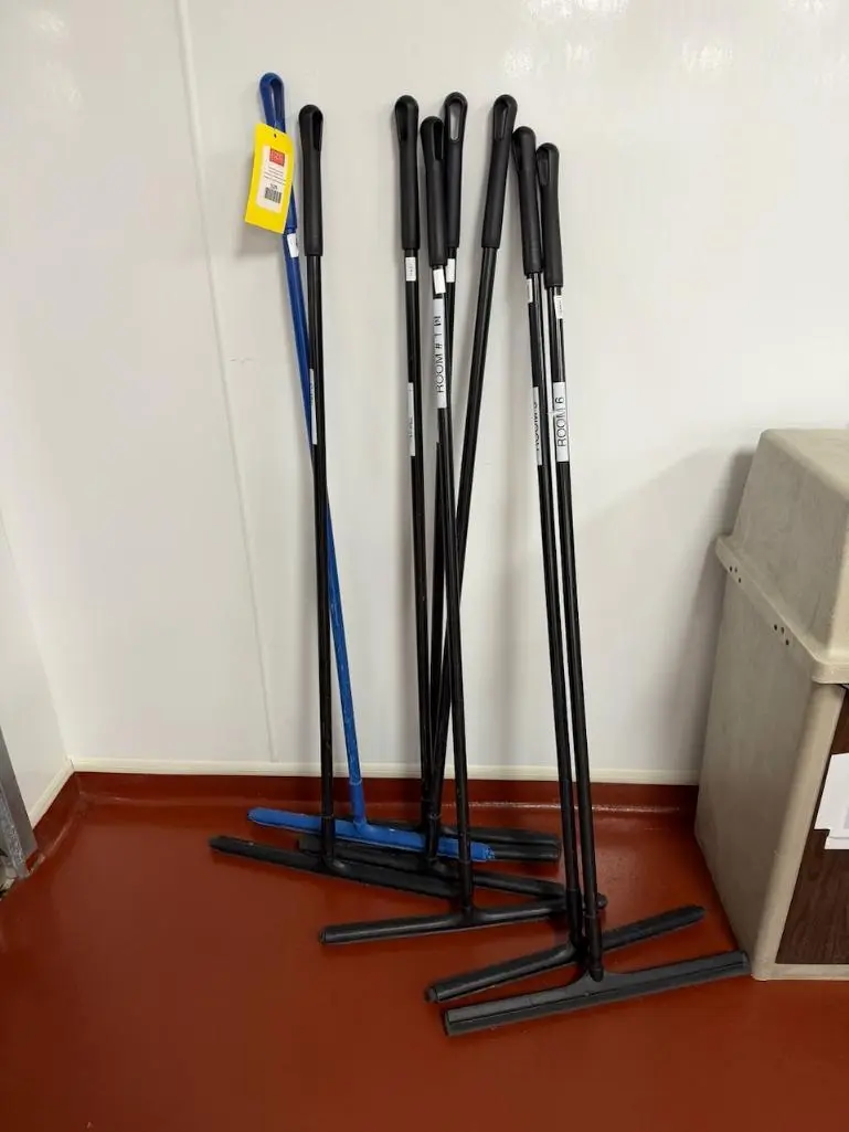Used _UNKNOWN_ _UNKNOWN_ Janitorial Equipment Rhode Island US | Federal Equipment Company #1347881