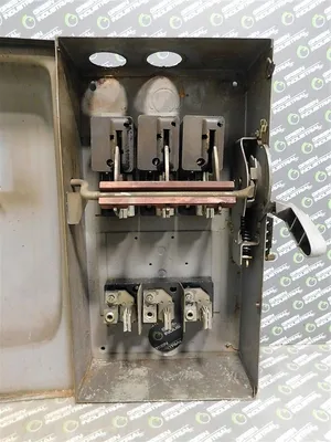 Square D H364 Single Throw Fusible Safety Switch 200 A 600VAC Ser. A1 50HP Used