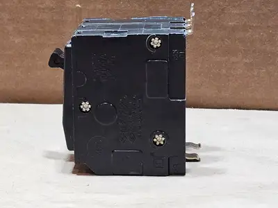 USED SQUARE D QOB330