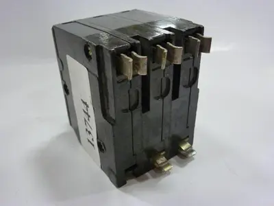 USED SQUARE D QO320