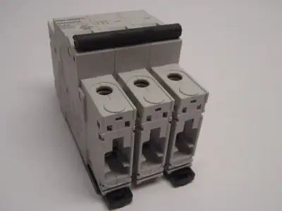 New | in-Stock Carlo Gavazzi C 5A 240V 50/60 Hz 3 Pole E472420 Circuit Breaker Circuit Breakers Michigan US | Maverick Industrial Sales #1394743