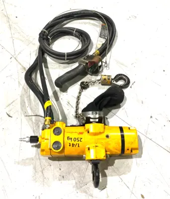 USED INGERSOLL RAND AIR CHAIN HOIST 1/4 TON, 550LBS, CLK SERIES