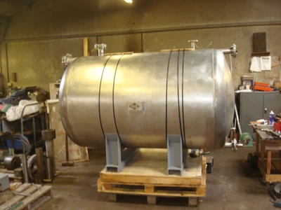 1,180 L S/S Horizontal Hot well Tank 12 kw