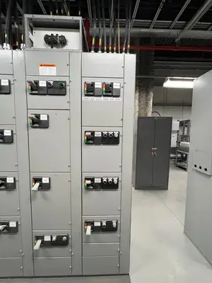 Advantage 2100 MCC, 600V, 3-Ph, 1200A, 7 Sections