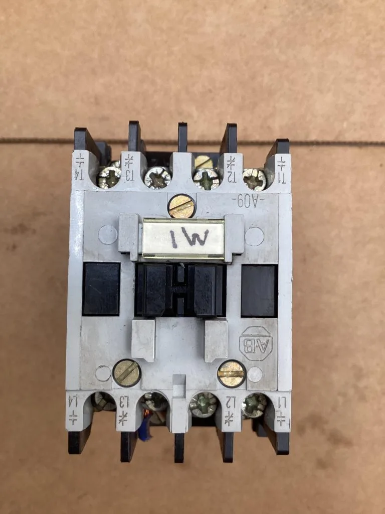 Allen-Bradley 100-A09ND22 Series B Contactor 240V