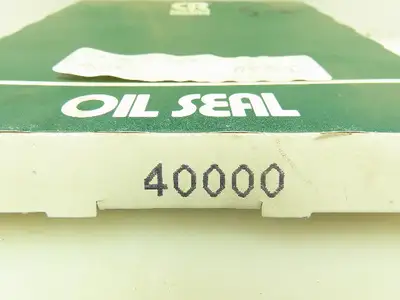CR 40000 Double Lip Oil Seal 4.000 in Shaft, 5.251 in OD, 0.438 in Width