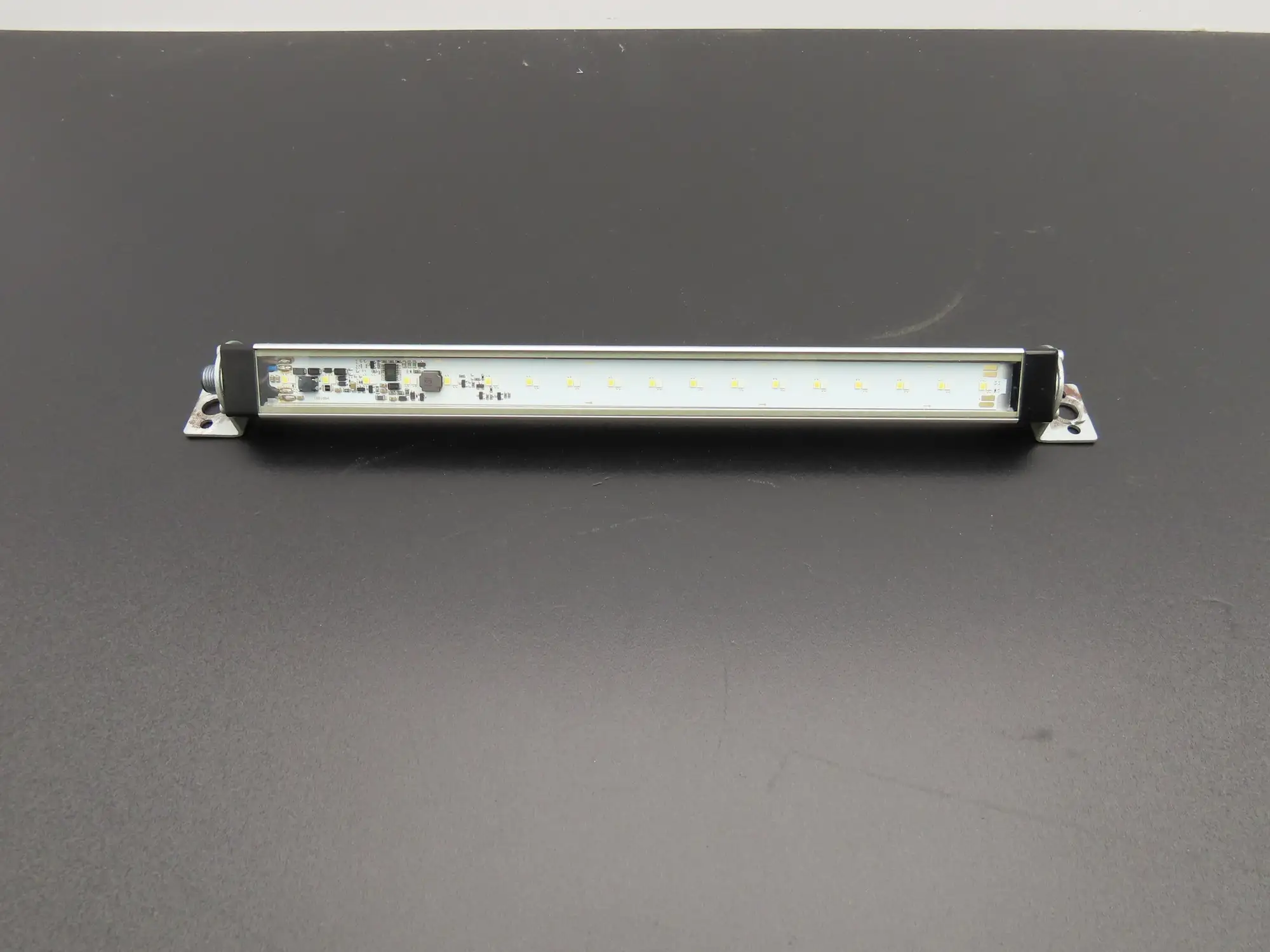 Banner WLS28-2XWG-285XQ Dual Color Light Strip White/Grn 12-30VDC Luminaire 28mm
