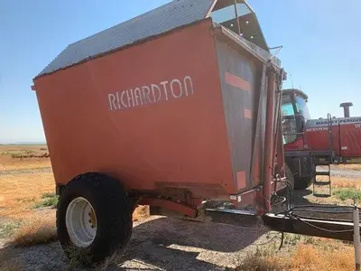 USED RICHARDTON 700