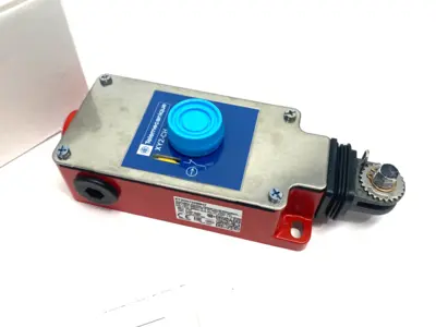USED TELEMECANIQUE LATCHING EMERGENCY STOP TRIP WIRE SWITCH