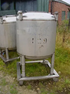 450 L S/S Encl. Portable Tank