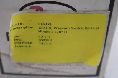 DWYER SERIES 1800 PRESSURE SWITCH 1823-0 - NEW IN BOX - STOCK L213CC