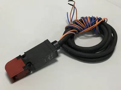 USED OMRON D4GS-N1R-5