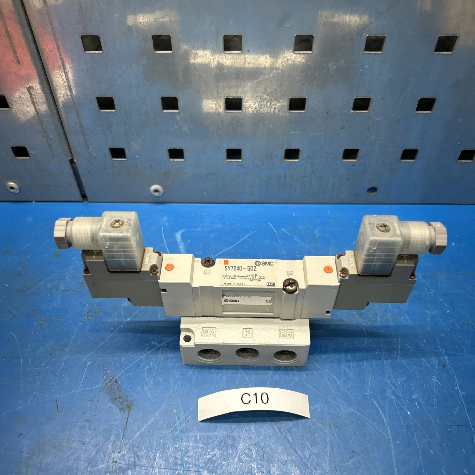 NEW SMC SY7240-5DZ-02